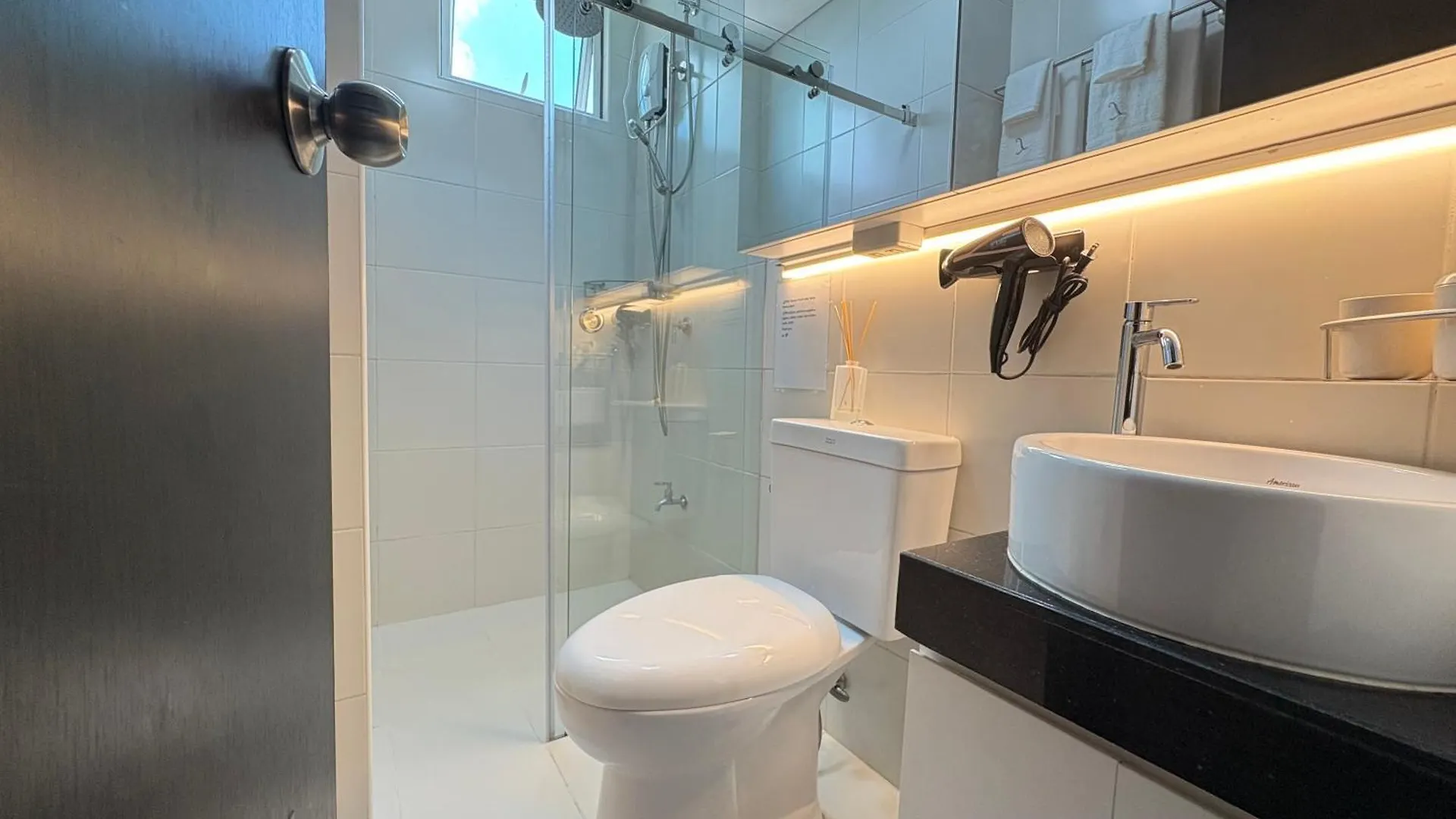 Apartment San Lorenzo Place Mall & Residences Tower 3 By Magallanes Mrt Station Makati Manila