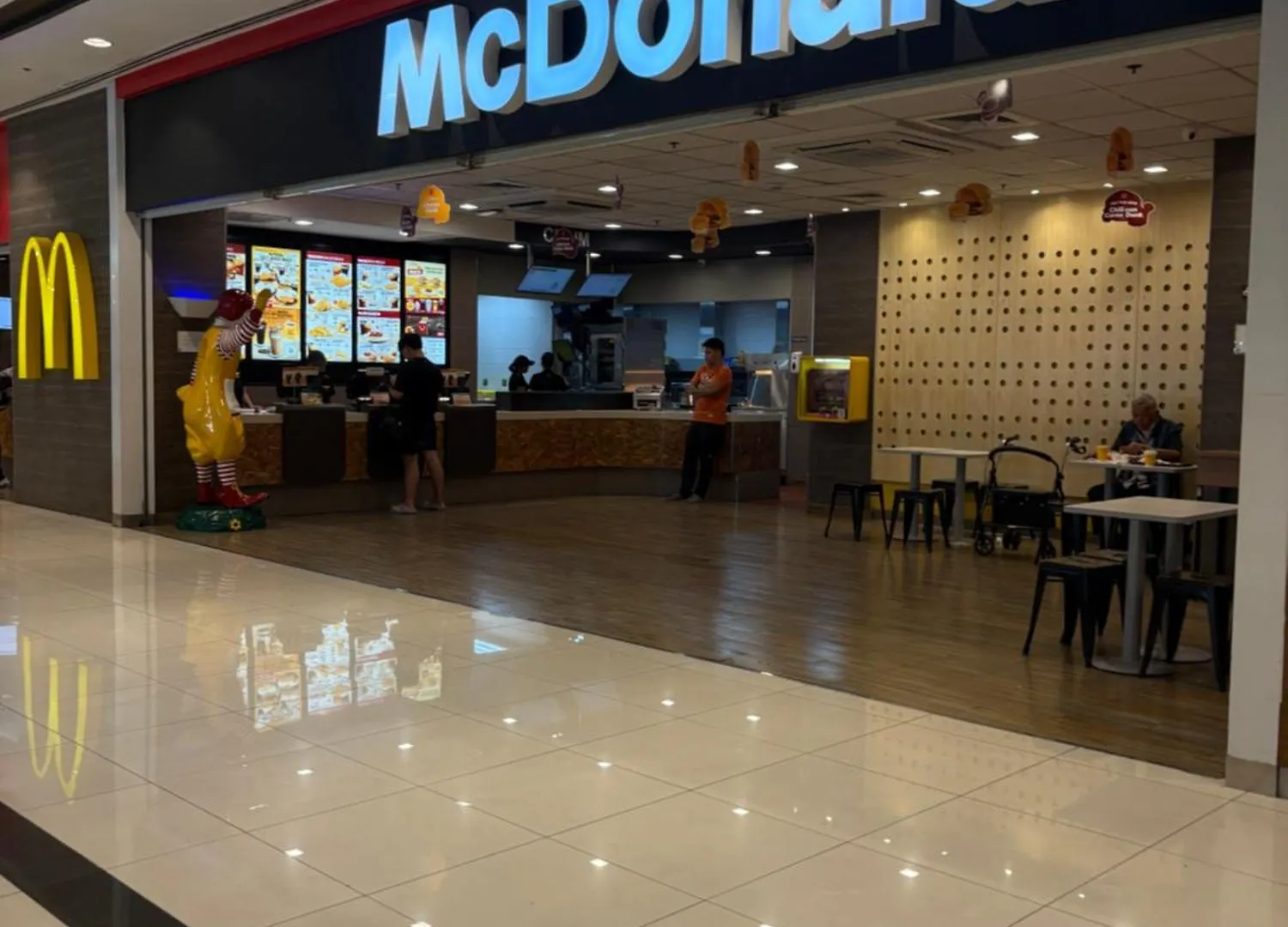 San Lorenzo Place Mall & Residences Tower 3 By Magallanes Mrt Station Makati Manila 0*,