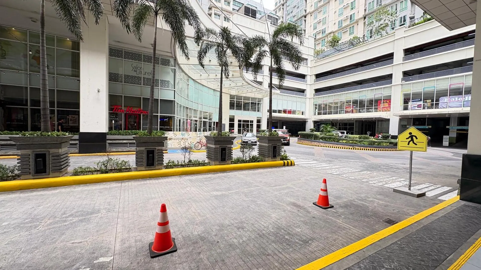 Apartment San Lorenzo Place Mall & Residences Tower 3 By Magallanes Mrt Station Makati Manila Philippines