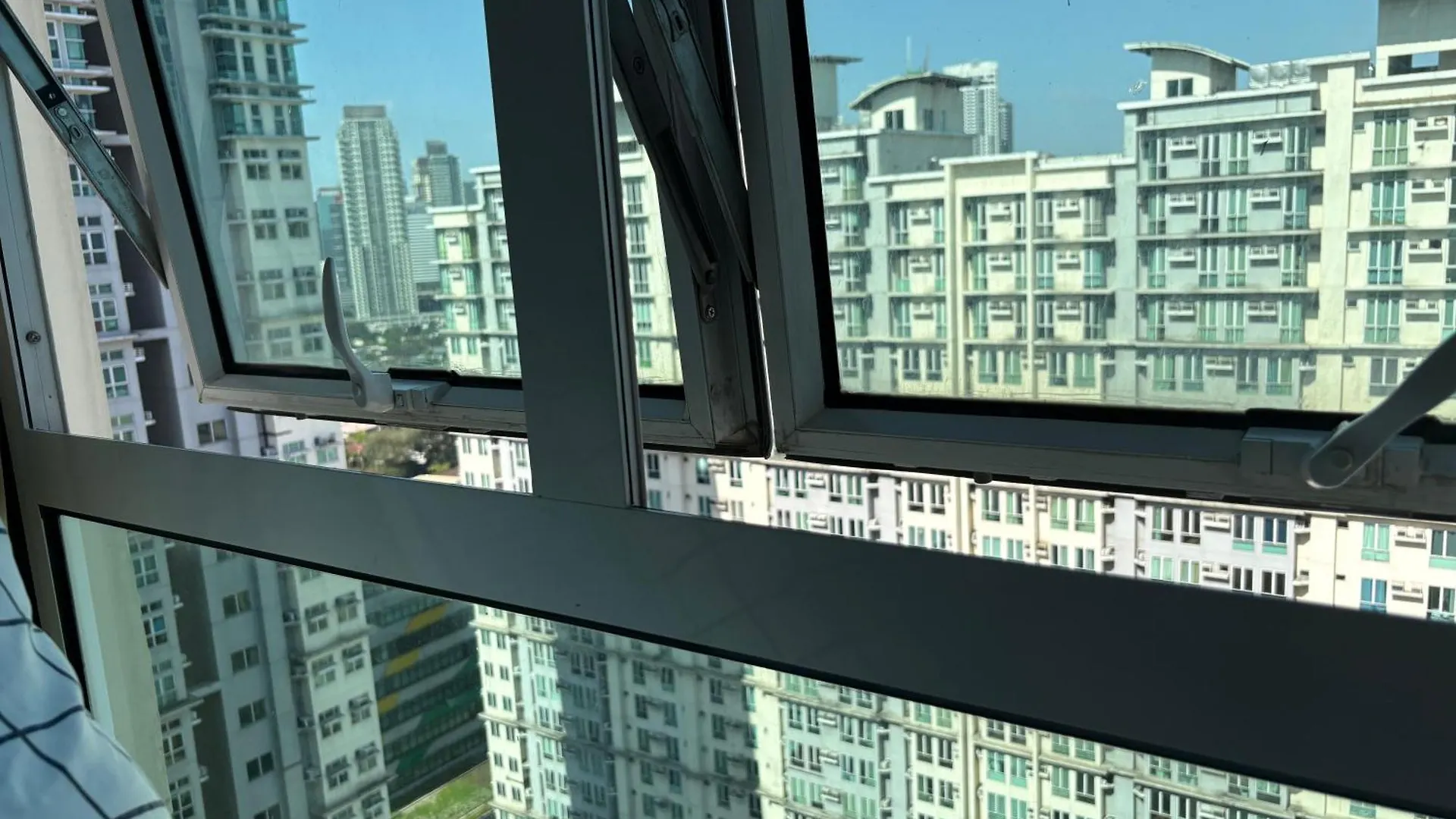 Apartment San Lorenzo Place Mall & Residences Tower 3 By Magallanes Mrt Station Makati Manila