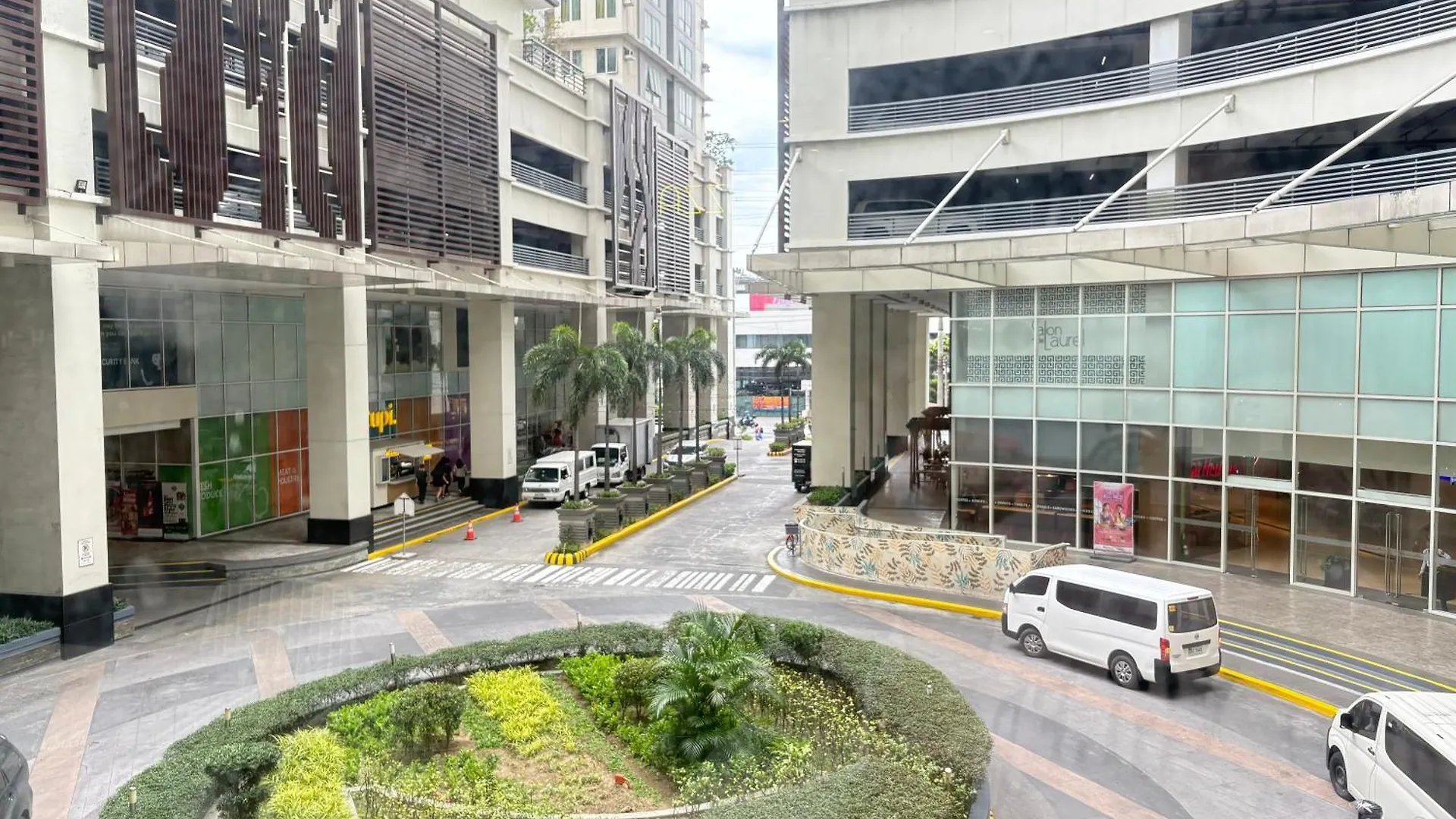 San Lorenzo Place Mall & Residences Tower 3 By Magallanes Mrt Station Makati Manila Apartment